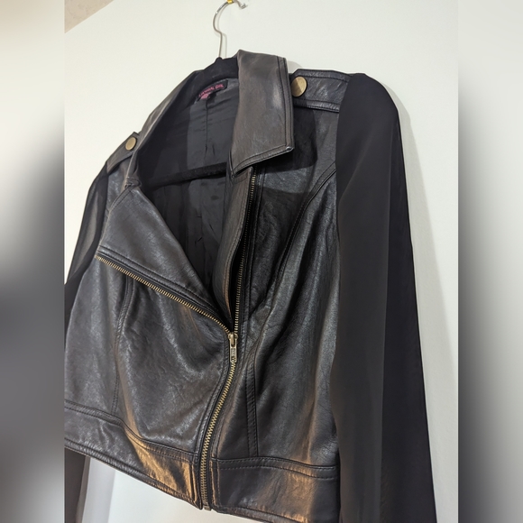 Material Girl Cropped Leather Jacket with Sheer Sleeves s: L - Picture 4 of 10